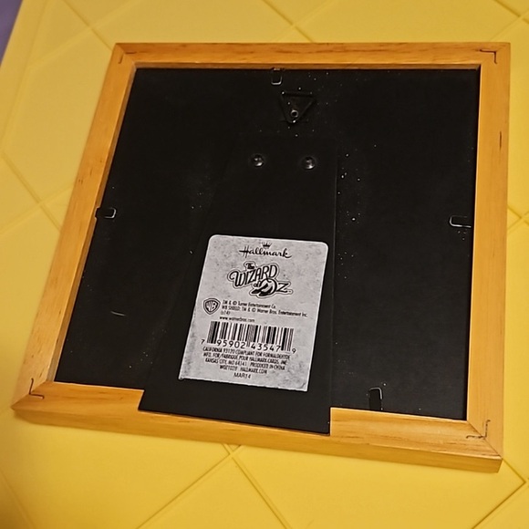 Hallmark Wizard of Oz Decor - Picture 3 of 3